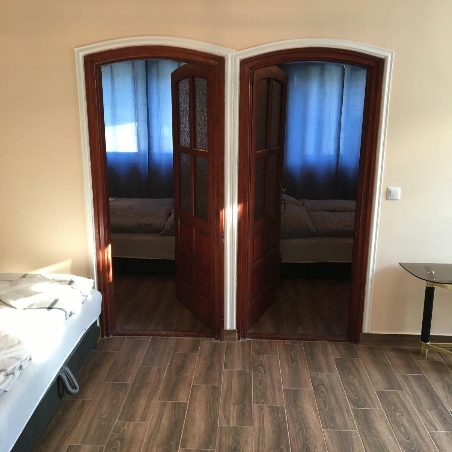 Stella Apartman Debrecen Eksteriør billede